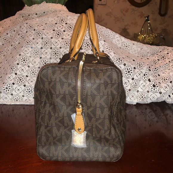 ‼️SOLD‼️ Michael Kors Handbag - Picture 4 of 13